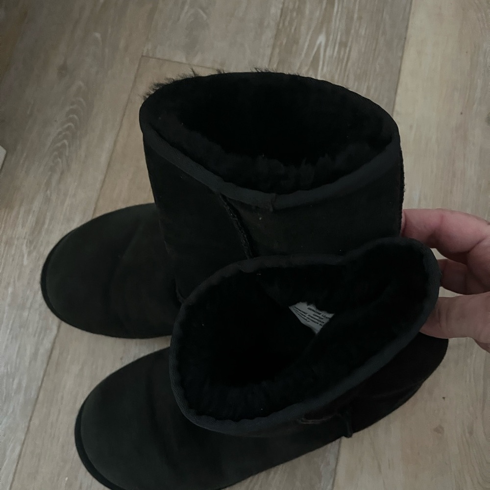 UGG women’s  Black Boots - Picture 4 of 5